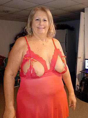 older european women displaying her pussy