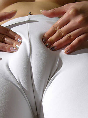 mature cameltoe displaying her pussy