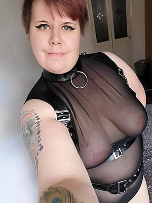 beautiful naked mature cooky selfshot pics