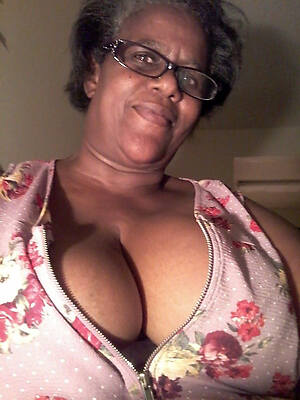hot sexy horny mature black pussy