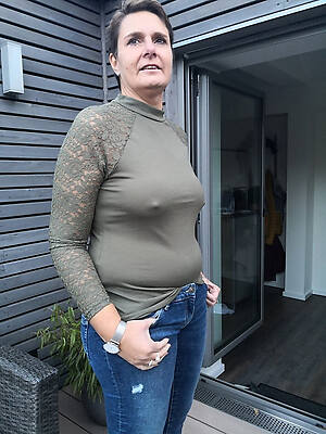 erotic pics of sexy dressed mature