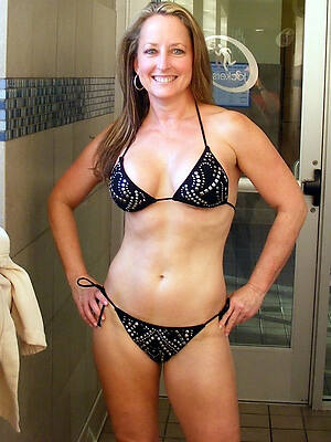 mature babes in bikinis high def porn