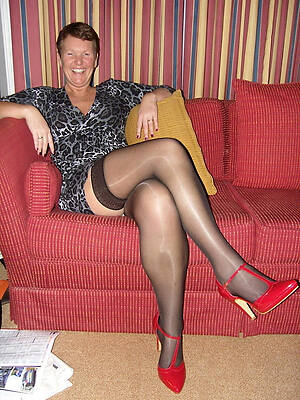 amateur porn dusting of mature nylons