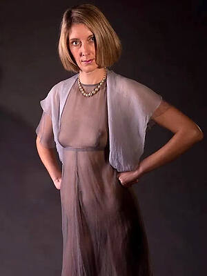 mature erotic women stripped