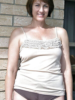 milf cameltoes stripped