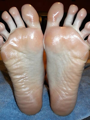sexy grown up feet nude photos