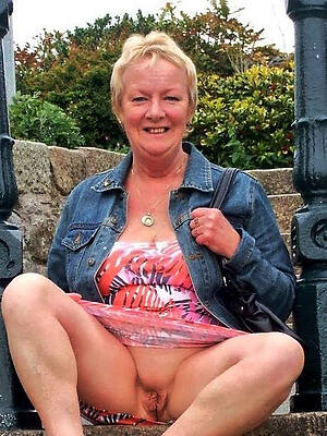 mature ladies upskirt sex pics