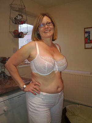 X-rated full-grown bra pics