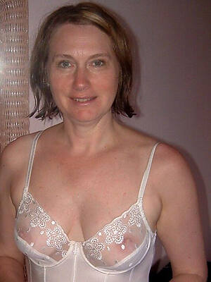 glum nude mature women porn pics