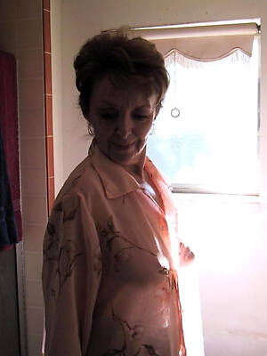 down in the mouth dressed adult women porn pics
