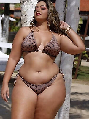 curvy mature woman free porn pics