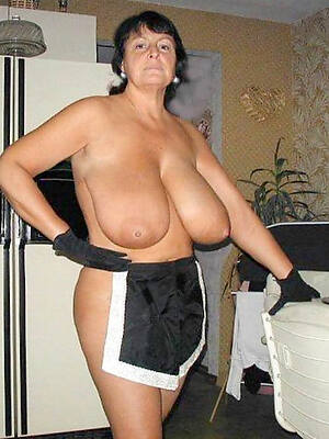 naked pics of housewives mature