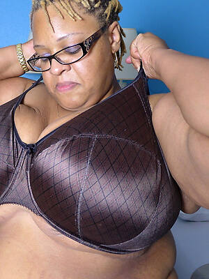 hot mature tits in bras porn pics