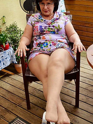 free porn pics of mature long legs