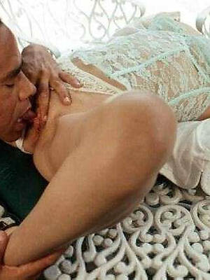 naked pics of mature men eating pussy