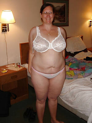naughty full-grown bra pics