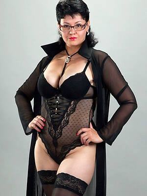 nasty matures in lingerie pics