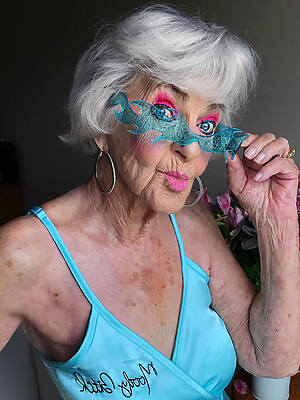sexy naked grandma adult home pics
