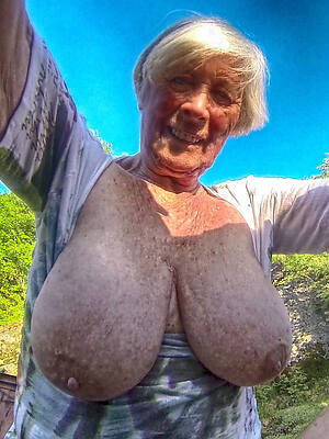 naked mature big tits free