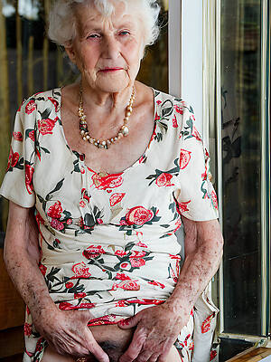 granny mature boobs porn pics