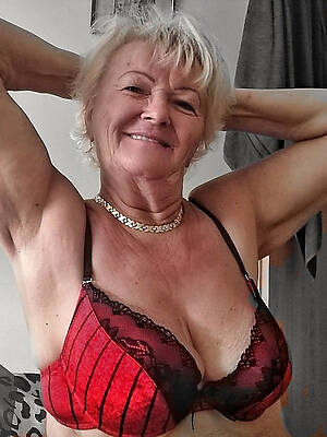 naked matured bra pics