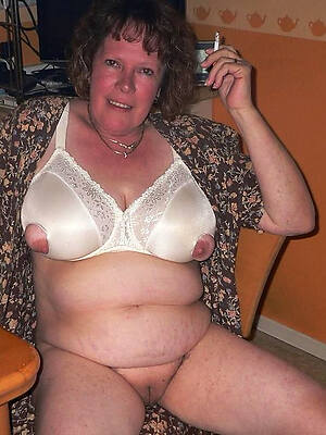 unorthodox porn pics of sexy mature in bra