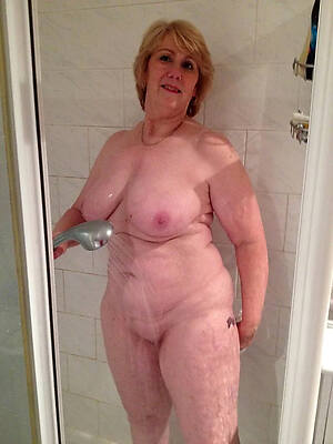 porn pics of full-grown wife shower