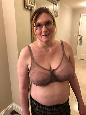 busty full-grown bra love posing