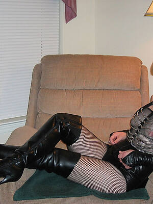 free porn pics of mature milf boots