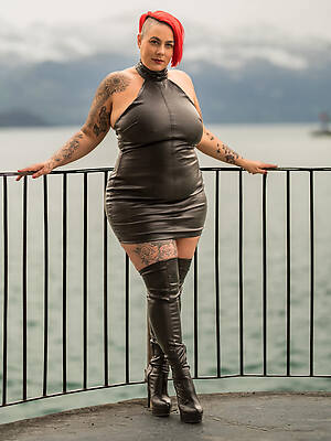 free porn pics of nude old women wearing boots