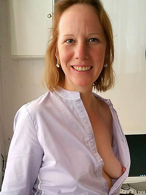 hatless moms full-grown adult diggings pics