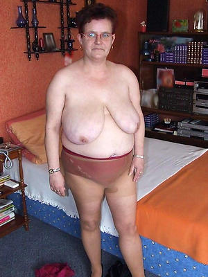 smashing mature women pantyhose