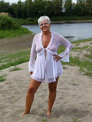 super-sexy full-grown on nude beach
