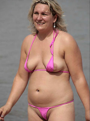 super-sexy mature woman in bikinis