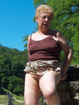 naught mature upskirt pussy