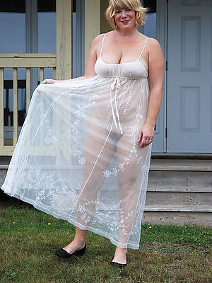 naked mature housewives