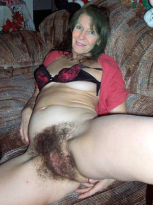 hotties mature busty moms pics