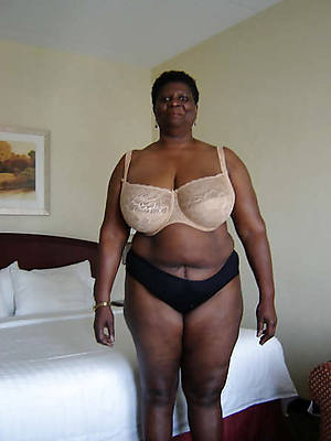 mature disgraceful ass posing nude