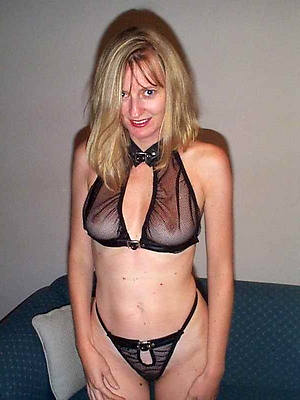 wet 40 plus mature cunt lips