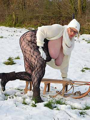 xxx mature nude outdoors xxx