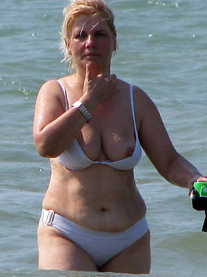 amateur mature bikini beach