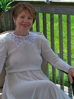 beautiful mature non nude pics