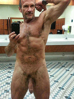 selfies of sexy mature women displaying the brush pussy