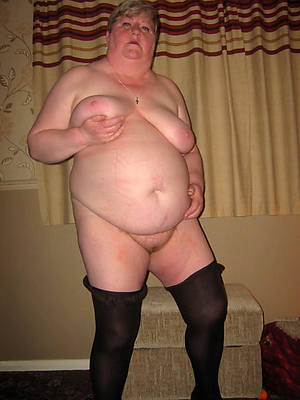bbw white women displaying her pussy