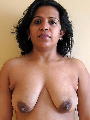 indian mature nude pictures